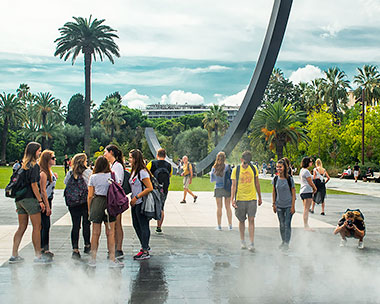 Studenti in escursione a Nizza - soggiorni studio per ragazzi scuola di francese Azurlingua