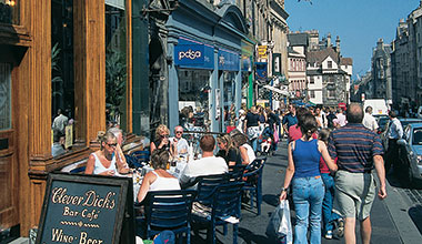 Una vivace via di Edimburgo - Scuola di inglese Basil Paterson