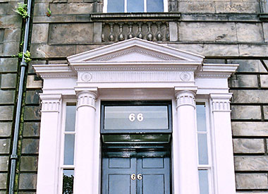 l'entrata della scuola Basil Paterson a Edimburgo
