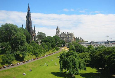 una veduta di edimburgo - scuole di inglese basil paterson