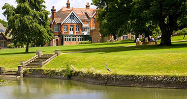 Una veduta di Bede's Dicker College in Inghilterra