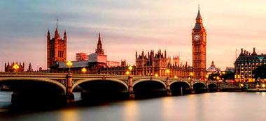 Londra, veduta notturna di Tower Bridge