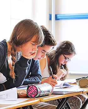 studenti del corso intensivo di inglese oise a Newbury Hall