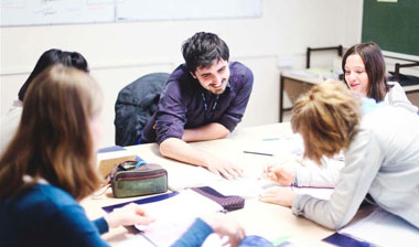 una lezione in piccoli gruppi - scuola di inglese oise