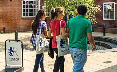 Studenti della scuola di inglese per ragazzi Regent 