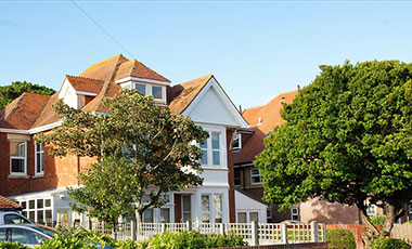 L'esterno della scuola OISE Scanbrit a Southbourne, Bournemouth