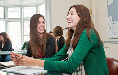 Due studentesse alla scuola di inglese Regent London