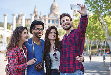 studenti della scuola di spagnolo don Quijote fanno un selfie