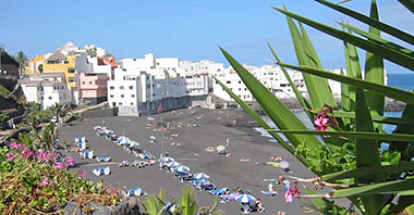 Una veduta di Puerto de la Cruz e della spiaggia